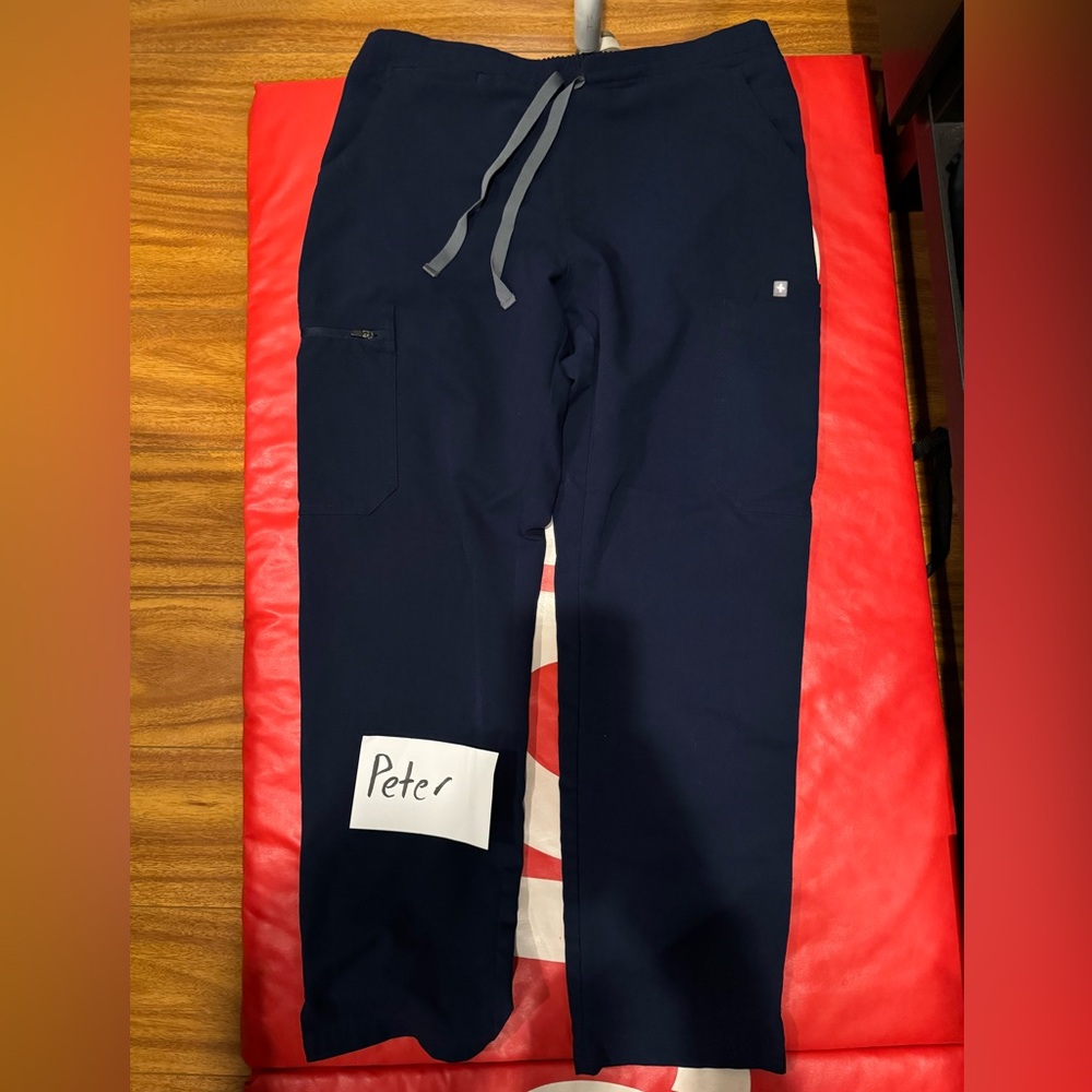 2 Figs Pants size Medium